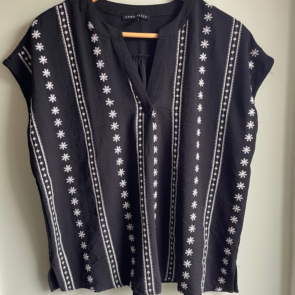 Black and White Boxy Blouse with Mandarin Collar